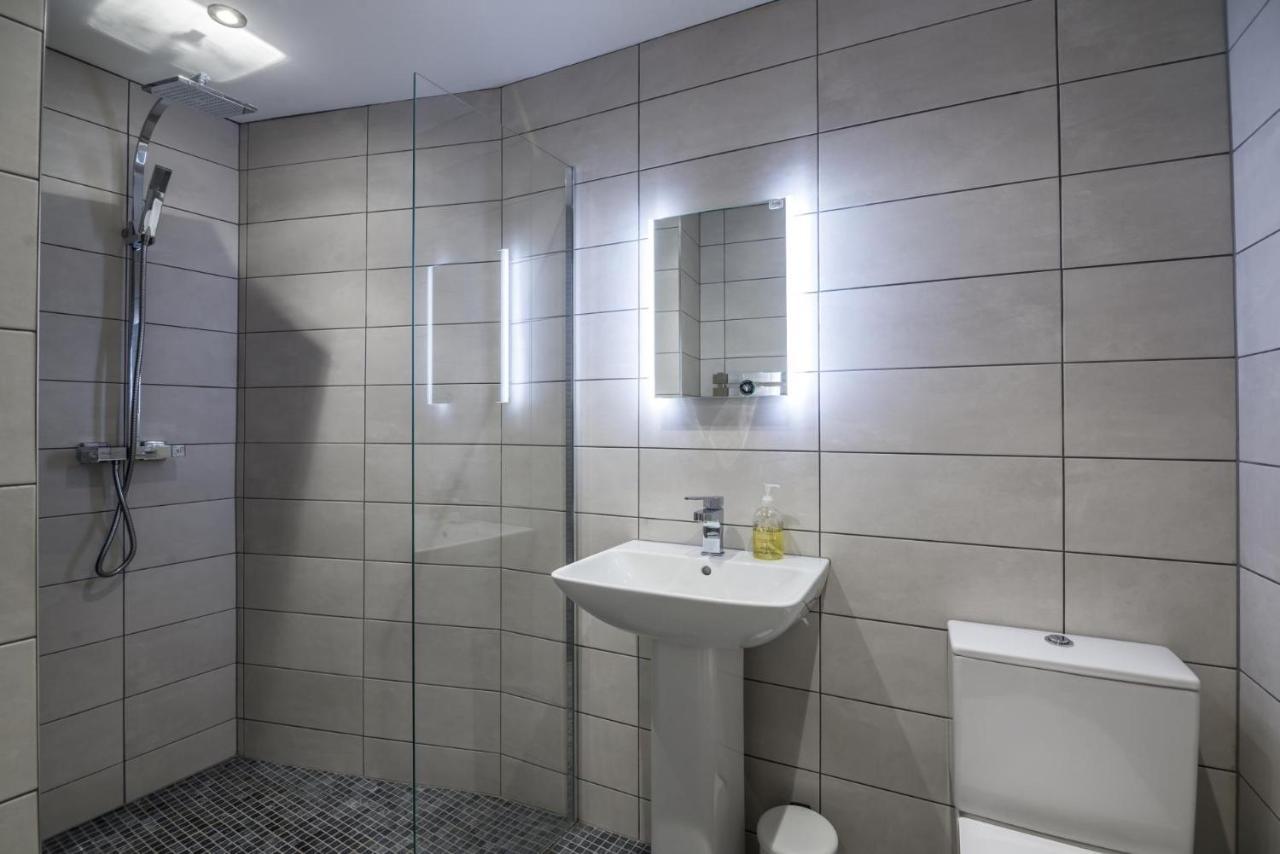 Sea Legs - 2 Bedroom Apartment - Tenby Exterior photo